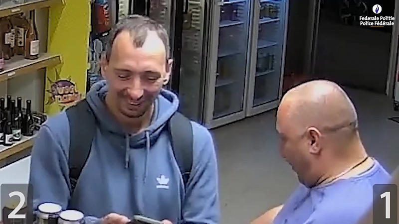 Met een grote glimlach kochten ze bier in de nachtwinkel: politie deelt beelden van vermoedelijke moordenaars van Herwin (56) in Zeebrugge | Nieuwsblad